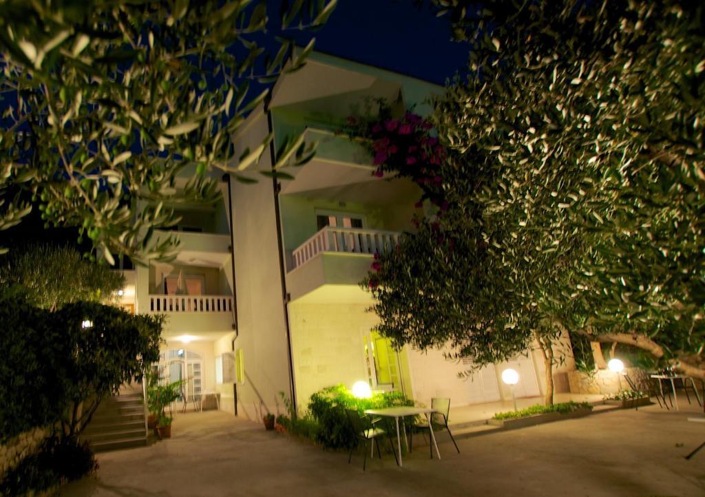 Apartments Villa Cizmic Baška Voda Екстериор снимка