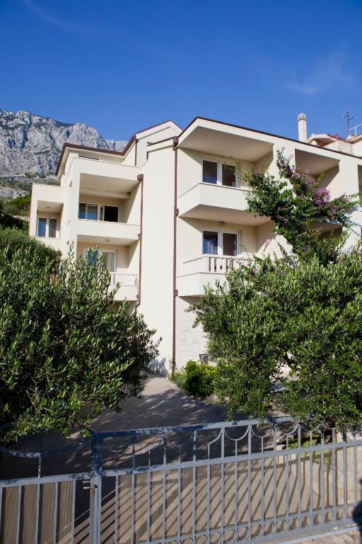 Apartments Villa Cizmic Baška Voda Екстериор снимка
